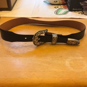 Black Ariat belt